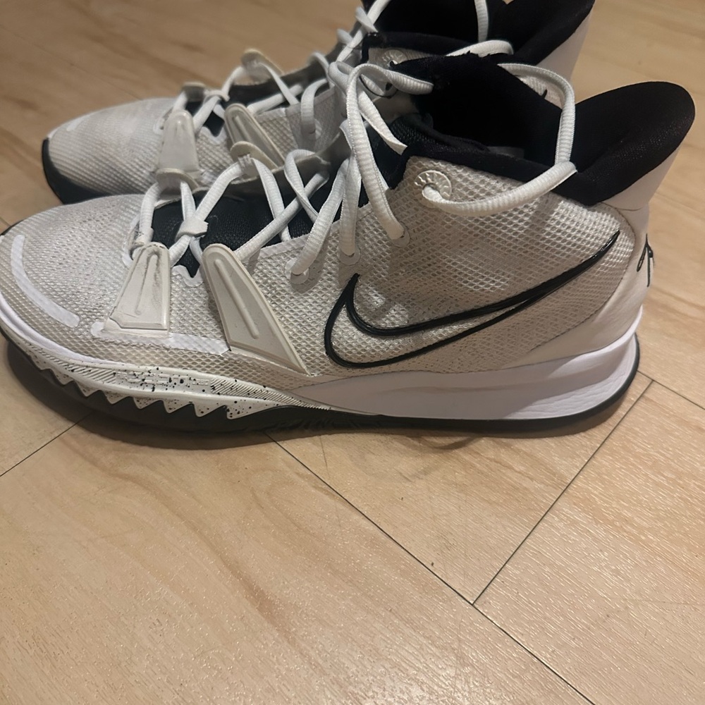 Kyrie 7